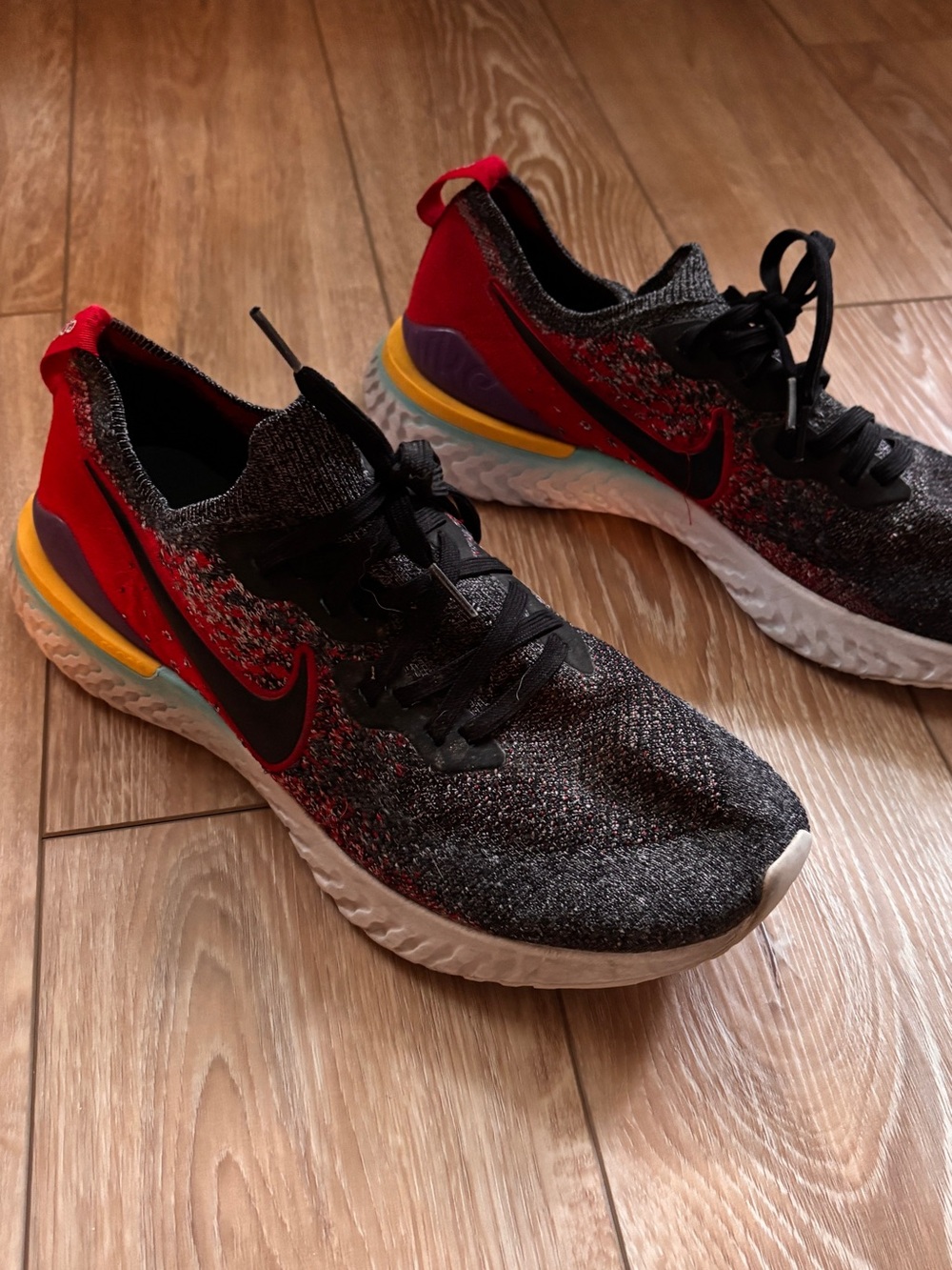 Nike Black and Red Knit Running Sneakers with Multicolor Accents Size 11